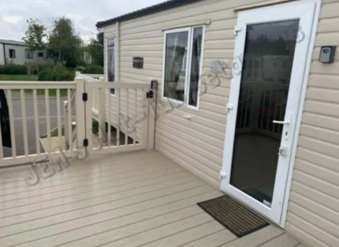 Jems Hot-Tub Getaways 8 Berth At Tattershall Lakes