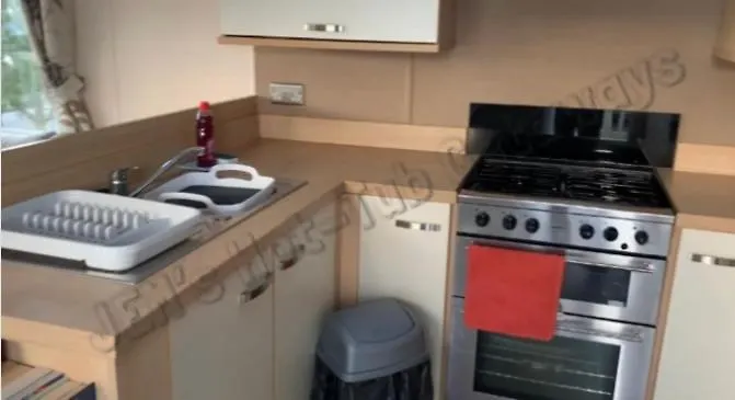 Jems Hot-Tub Getaways 8 Berth At Tattershall Lakes