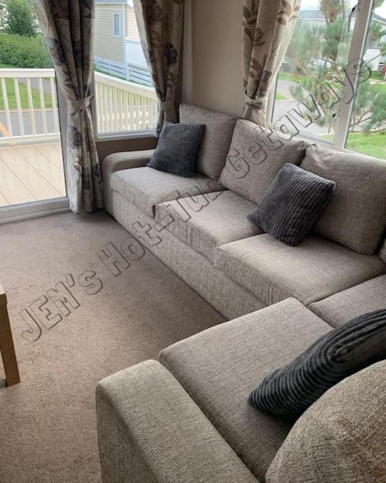 Holiday home Jems Hot-tub Getaways 8 Berth At Lakes *