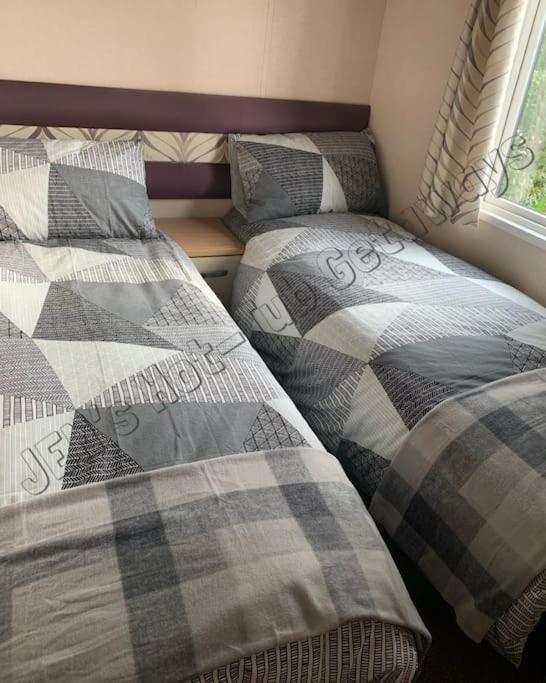 Jems Hot-tub Getaways 8 Berth At Lakes Holiday home