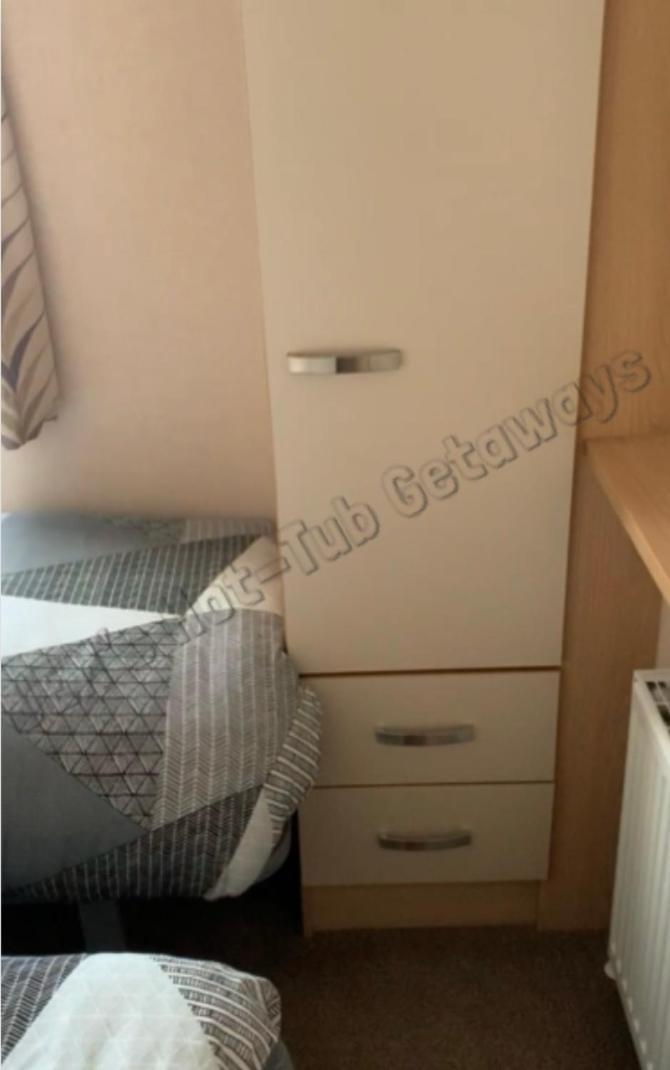 Jems Hot-tub Getaways 8 Berth At Lakes Tattershall